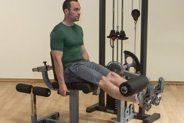 Flexión-Extensión de pernas no ximnasio para o tratamento da prostatite