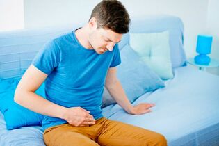 As dores dolorosas na parte inferior do abdome son o primeiro sinal de inminente prostatite